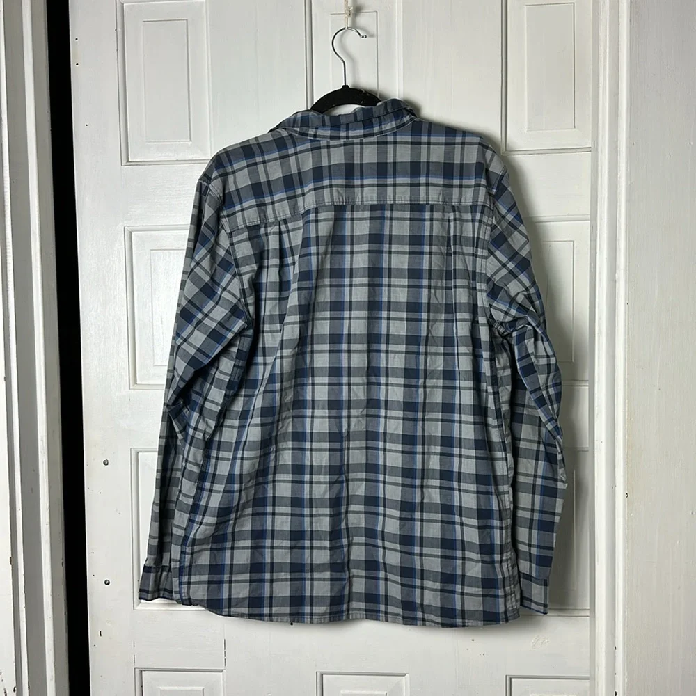The North Face Gray and Blue Plaid Casual Snap button long sleeve Size Large